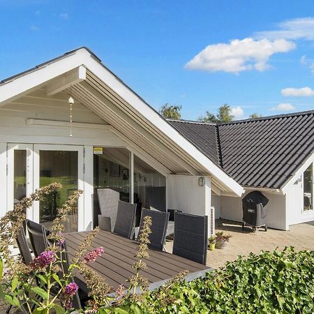 8 Person Holiday Home In Hejls Exterior foto