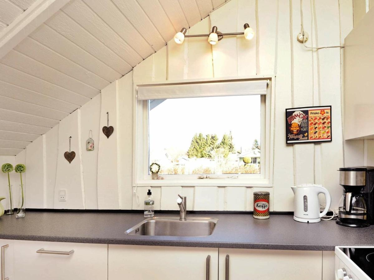 8 Person Holiday Home In Hejls Zimmer foto